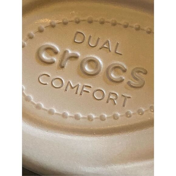 Womans Crocs Tan Sandals Size 9 - Picture 5 of 5